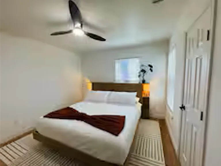 200 Parkview Dr — Photo 12