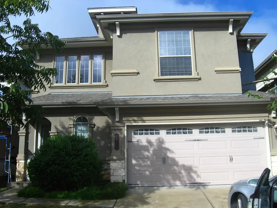 12704 Venice Ln