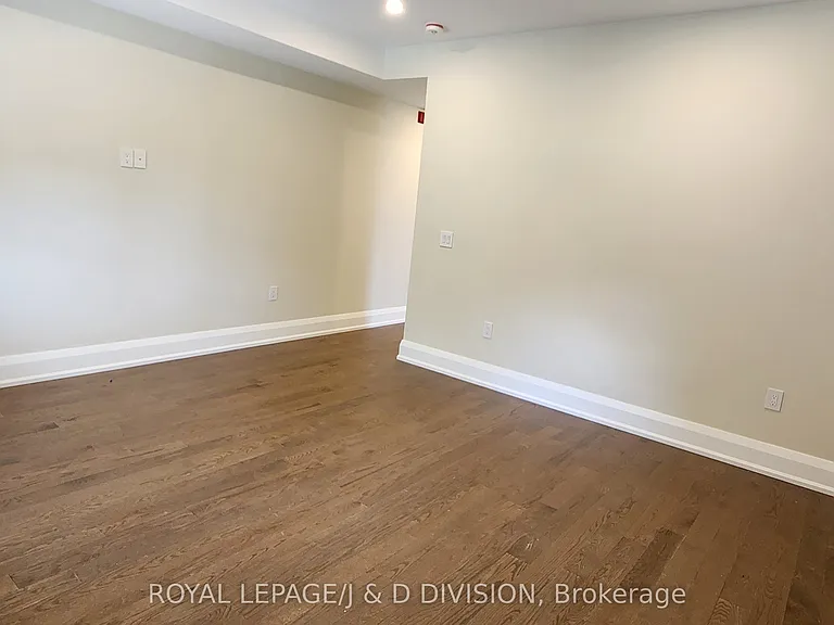 2579 Yonge St #202 — Photo 16