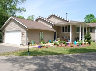 608 Pondview Dr, Pardeeville, WI 53954