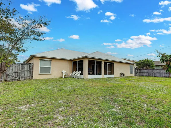 6927 NW Brookhaven Avenue N, Port St Lucie, FL 34983