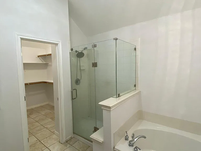 1720 Hackberry Branch Dr — Photo 9