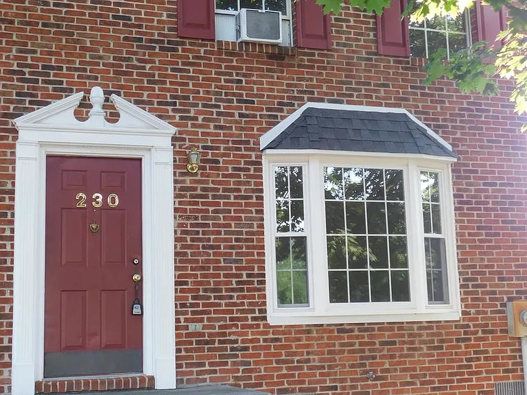 230 Waterford Ln — Photo 1