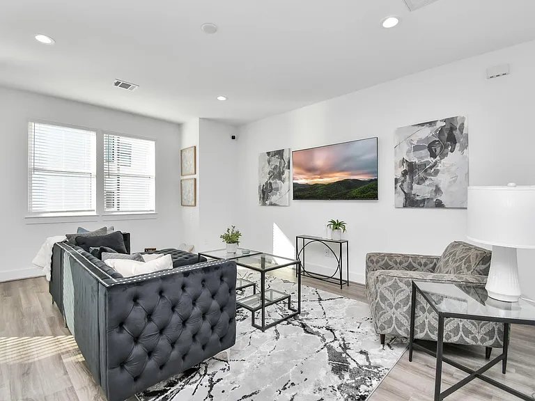 9029 Laverne Oak Ln — Photo 22