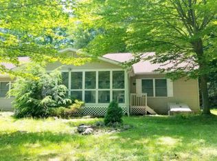 138 Cherry Point Cir, Canadensis, PA 18325