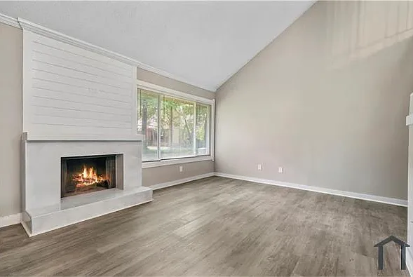 1090 Village Rd — Photo 17