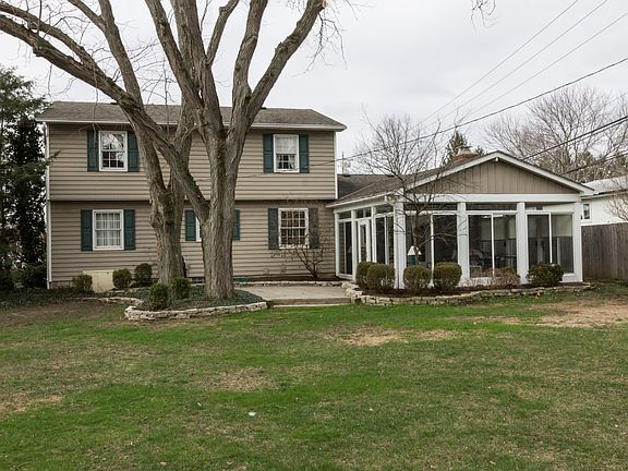 2nd image of 132 Savern Pl