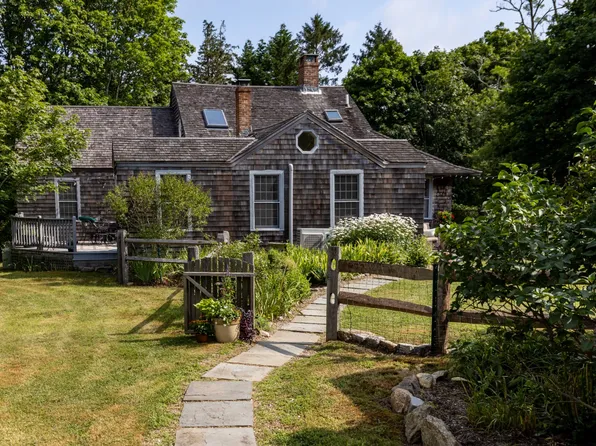 10 Danls Way, West Tisbury, MA 02575