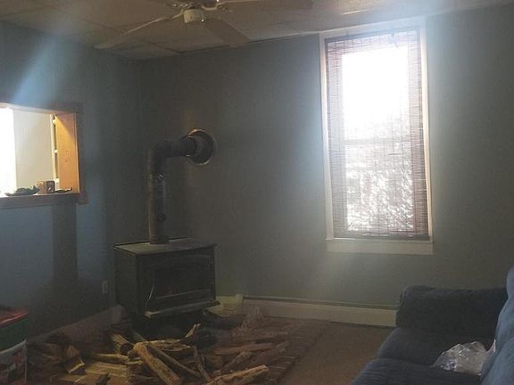 3rd image of 123 E Walnut St