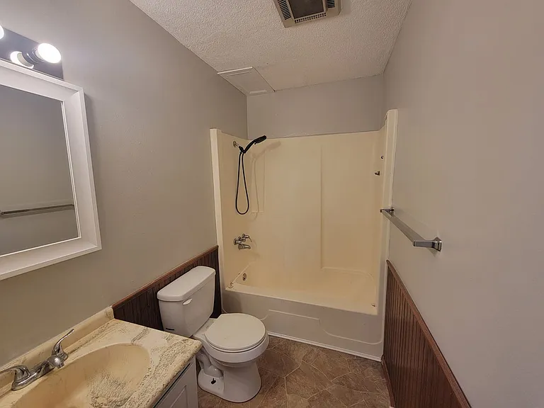 Pekin Place Apartments — Photo 13