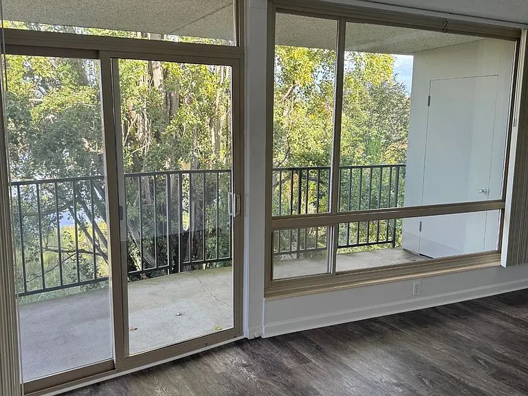 Four Seasons - 1 Bedroom Units available with amazing views by the water. Parking spots available! — Photo 14