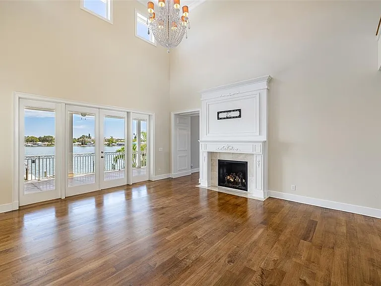 821 Bay Point Dr — Photo 6