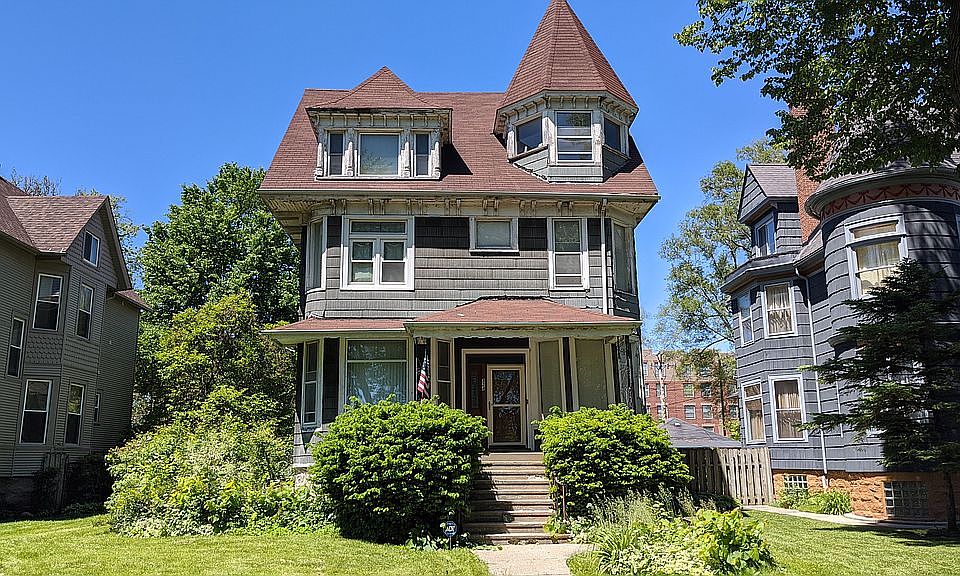 1st image of 324 N Waller Ave