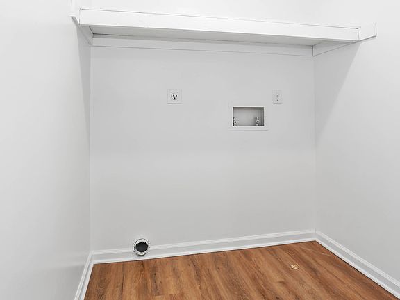 5th image of 1070 Parkside Ct N #1070