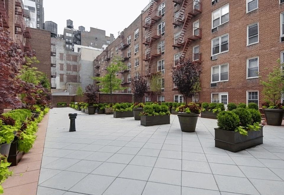2nd image of 22 W 14th St #3JS