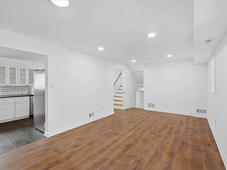 709 N Pryor St — Photo 14