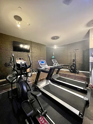 Rented by eRealty Advisors USA Inc | media 37