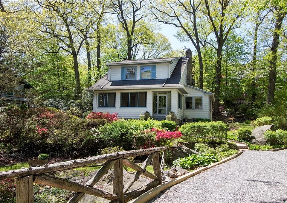 1st image of 40 Pinebrook Dr