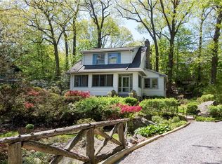 40 Pinebrook Dr, Larchmont, NY 10538