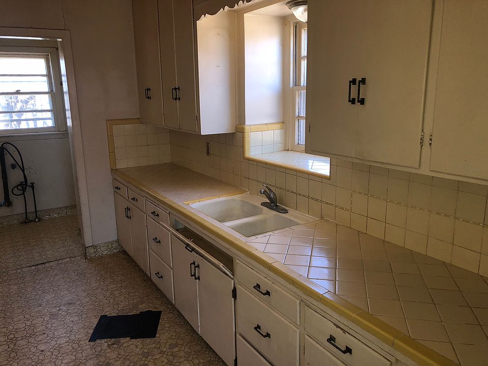 2nd image of 1104 Callahan St