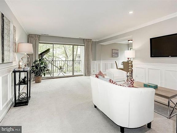 3rd image of 35 Canterbury Sq APT 302