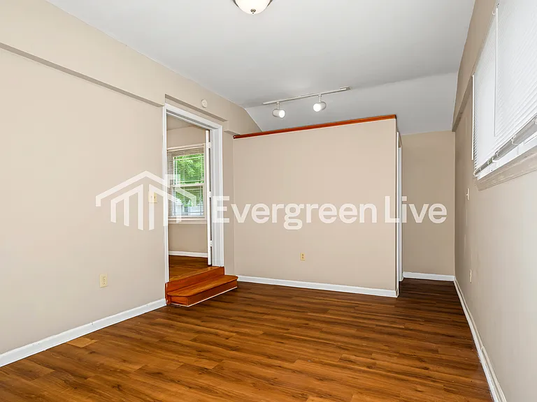 110 Saint Daniel Ln — Photo 8
