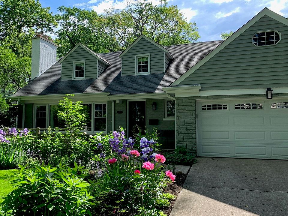 1st image of 421 Lakeside Pl