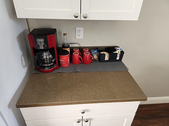 5th image of 661 Hevey St Floor 2