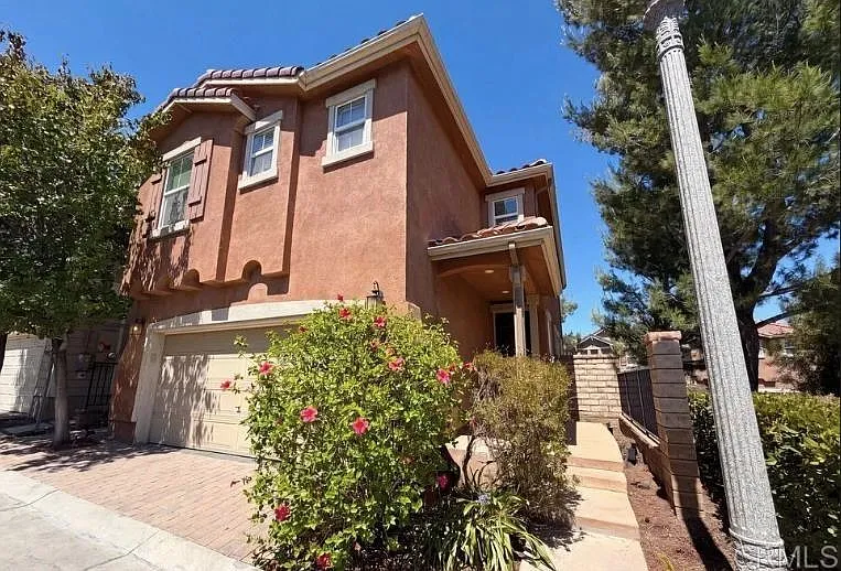 3 bed, 8.0 bath, 1609 sqft, $2,800 — Photo 2