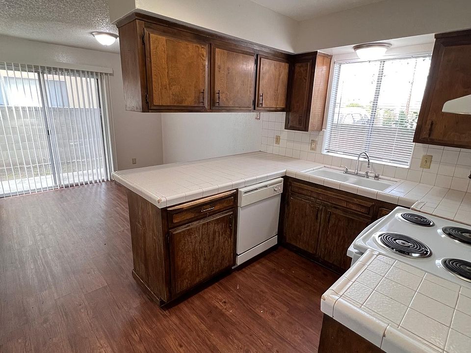 1st image of 3125 N Arthur Ave #102