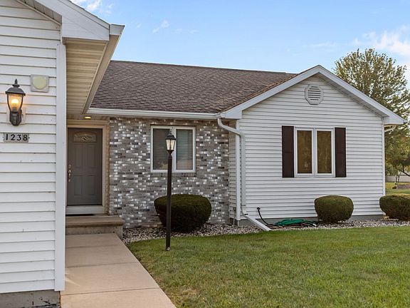 4th image of 1238 Willow Bend Ln