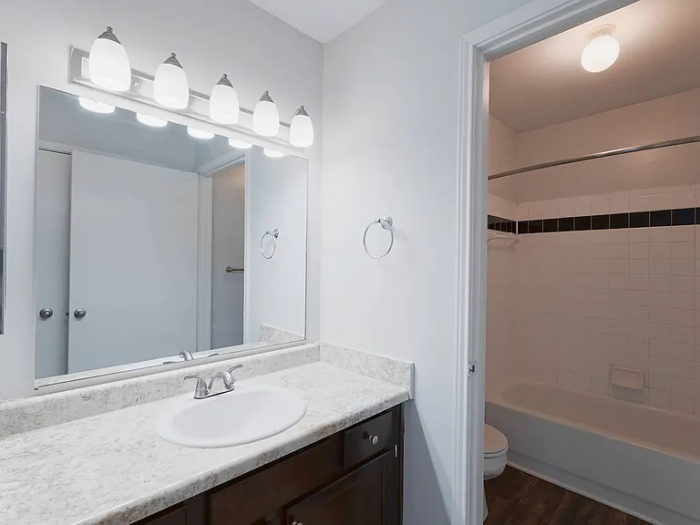 Cambridge Park Apartments — Photo 111