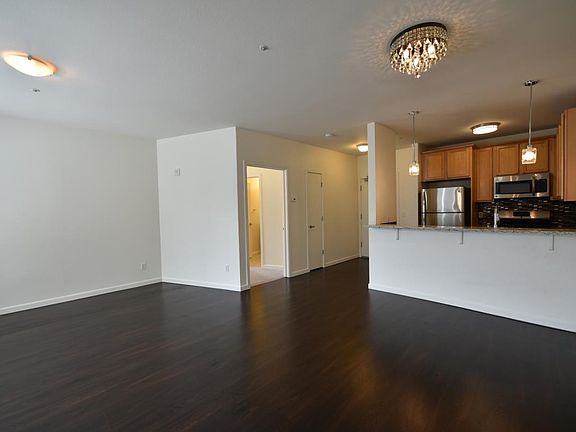 3rd image of 5810 Mission St APT 203