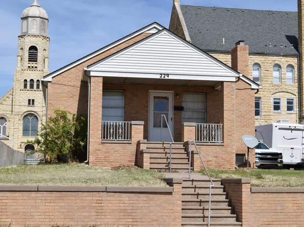229 W 12th St, Hays, KS 67601