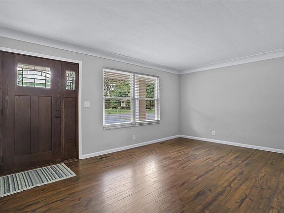 4th image of 220 Bauer Ln