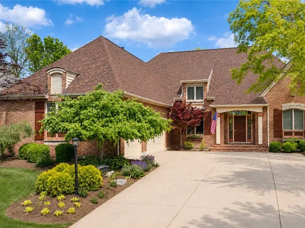 1209 Club View Dr, Dayton, OH 45458