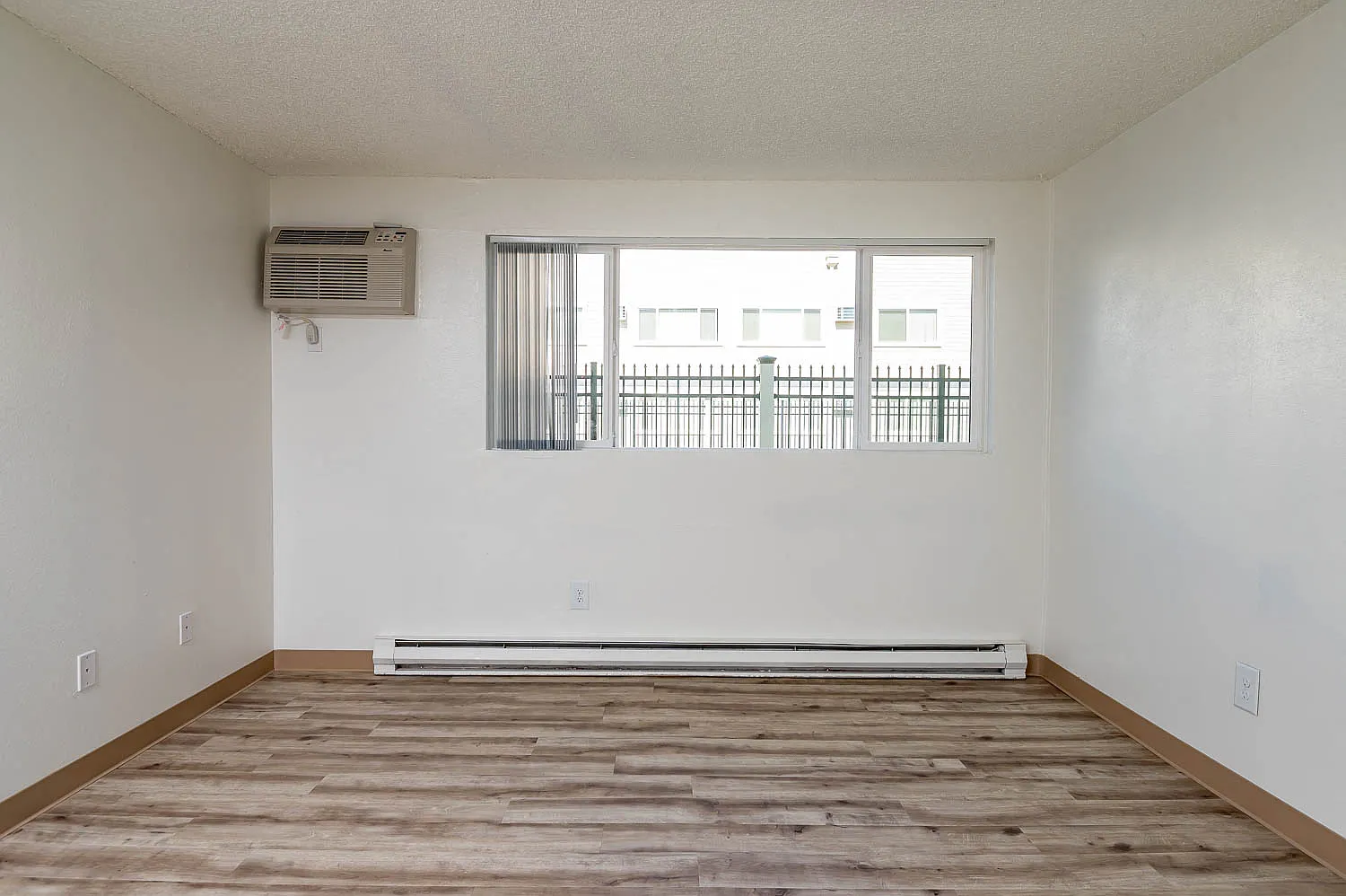 Americana Apartments — Photo 4