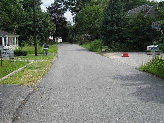 3rd image of 8 Blue Heron Ave