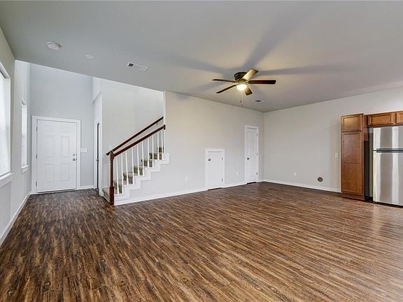 3rd image of 906 Quartz Ct #401