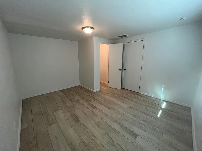 326 W Illinois St #2 — Photo 12