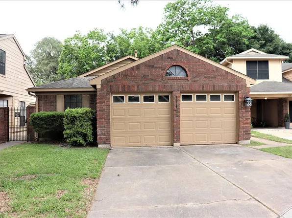 7718 High Village Dr, Houston, TX 77095