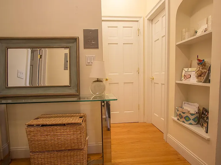 21 Bank St #4R — Photo 6