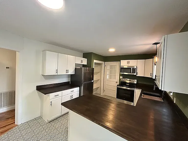 202 Gilliland Ave — Photo 1