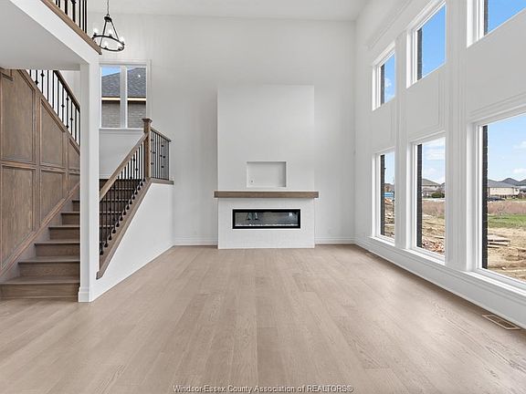 4th image of 3657 Oakridge Ave