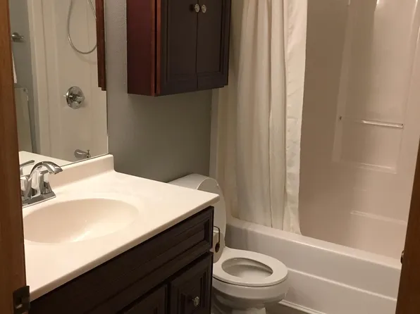 1400 S 52nd St, West Des Moines, IA