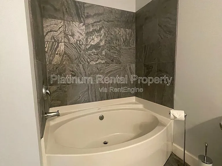 325 E Paces Ferry Rd NE #414 — Photo 17