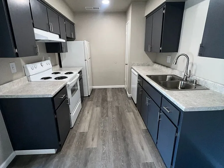 Tanglewood Apartments — Photo 3