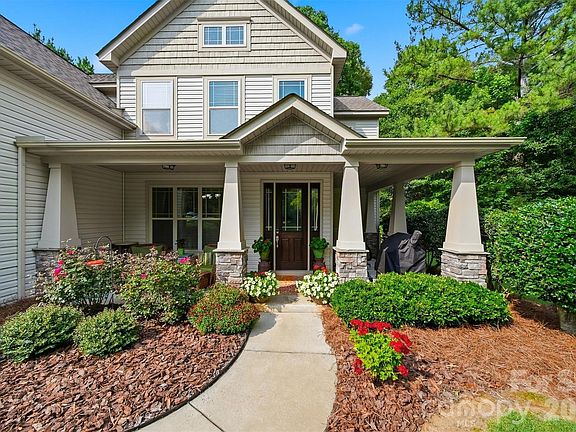 3rd image of 2419 Dellwood Dr