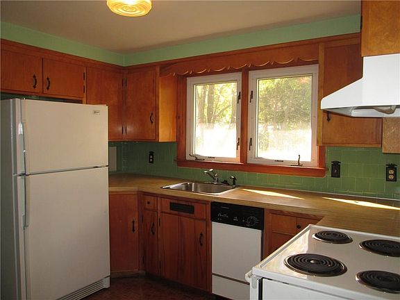 4th image of 214 Abbey Dr