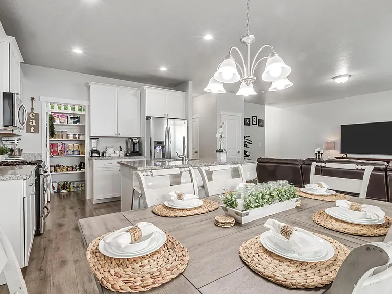 8136 S 5910 W — Photo 5